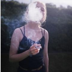 Anorexia. Bulimia. Trastorno obsesivo-compulsivo. 20 años. Estudiante de economía. Gorda. 47 kgs. 1,68.