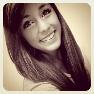 My name is Ashley and I love Ariana Grande she is so Pretty #Single!!