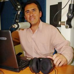 Comunicador social, docente universitario, abogado en libre ejercicio. Máster en Derecho Constitucional.