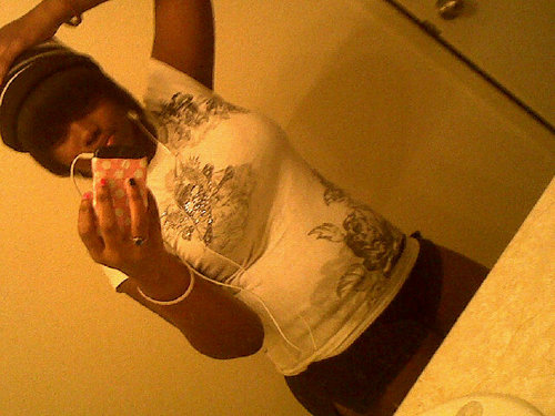 I'm Sinqlee . I Hatee Femaless ( Fake Oness ) Imaa Real Bitch . Never Fakee Only Takee Shidd Serious Wen It Comess 2 Thaa Fam. Otherwise Fuck Yuh &&'d Yaa Hood!
