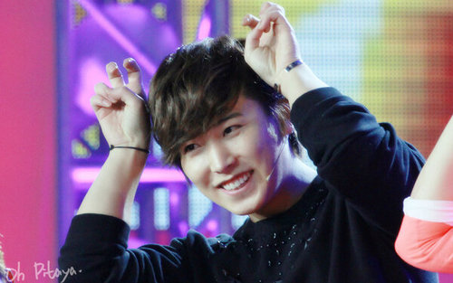 New Twitter please.. follow me @AV_LSMbth ^__^
