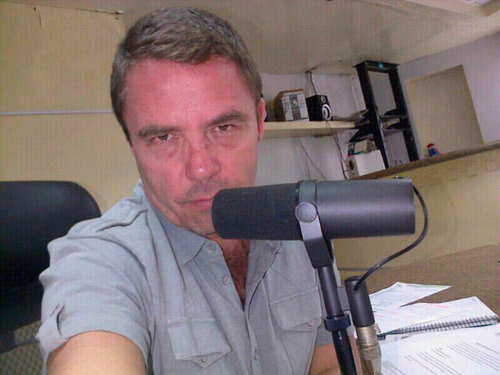 Periodista. Director del Noticiero Tabasco Hoy Radio Por 90.9FM del Grupo CANTON. Lineas En Cabina Para Comunicarse  3163041 3168955 Linea De Mensaje 9931151000