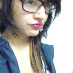soy loca,divertida, mimada extrovertida, simpática & bastante sociable c: sígueme y te sigo