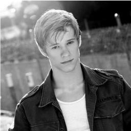 Name's Alex. Younger brother of #Scott. Careful, when pissed I tend to wreak Havok. *grins* 18+RP #XMU #FC