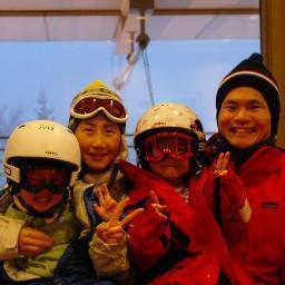 A family looking for adventures and building precious memories by traveling together around the world