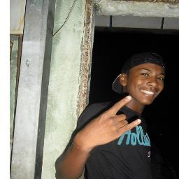 Amigo verdadeiro é aquele que se preocupa que ajuda que ta ali no seu lado pro qui der e vier 
não que diz ser teu amigo e ficar de falsidade