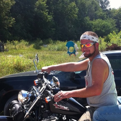 Mutha fuckin Iron worker for life, coulda been pro on dem ther dirtbikes but hey fuck it. #beer and #whiskey #camel #lights
Mt dew bitches no mountain hollar