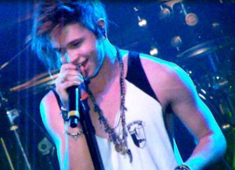 Here to support Reece whenever, whatever ❤ I follow back