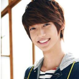 I LOVE K-POP U-KISS MBLAQ BEAST KARA AND ALL PLEASE FOLLOW ME PLEASE~~~~~~