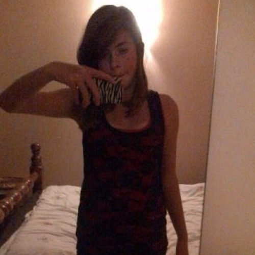 I'm 15 dont look it.... follow me and i will follow back promise!!!!add me on bbm 28AFA6FB