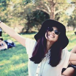 rachelouise_'s profile picture. “My thoughts are stars I cannot fathom into constellations.”