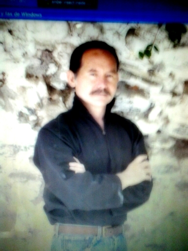 Tengo fe en mis ideales, Tengo esperanza en realizarlos.
Por amor a la humanidad.