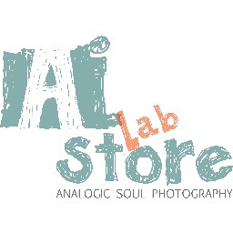 Reportage di matrimonio, camera oscura e shop di fotografia analogica. #Wedding  #Lomo #Polaroid #sviluppo