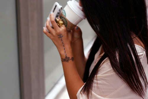 ﭑﻏﻟﯾـﮜك ﻣﻦ ﻗﻟﺑي ۆﻟﭑ ﭑﻗدر ﭑﻧﺳﭑﮜك @'
       ذﮜرﮜك ﯾﺣرﮜك ﮜل ﭑﻟﭑﺣﺳﭑس ﻓﯾﻧي
ﺂﻧ̭͠ٺ دخلت ﭑﻟﻗﻟب ۆﭑﻟﻗﻟب ﭑﻏﻟﭑﮜك
        ﻣﻗدر ﭑﮜﭑﺑـر ۆ ﻟﭑ  ﭑخـﻓي ﺣﻧﯾﻧـي ¸￼3