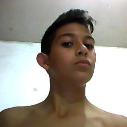 gosto de futebol,adoro macarronada e sou jogador da divisao de base do nacional de rolandia!!!