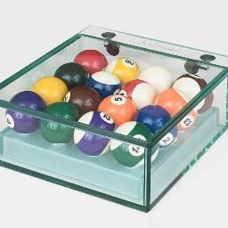 Glass'n'Games propose une gamme unique de jeux version luxe; billard (commercialisé à Dubaï, Genève, Megève et Saint- Tropez), baby-foot, table de poker...