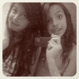 #Solteira , brincalhona , boba , chata (as vezes)  , amiga , .... Resumindo : Eu *-*