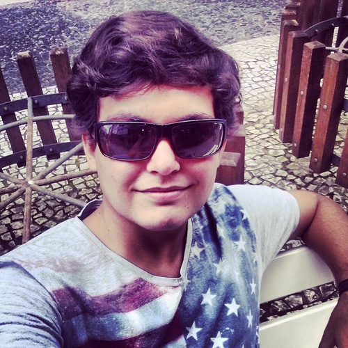E eu acredito no mecanismo do infinito, fazendo com que tudo aconteça na hora exata. (Caio F. Abreu)