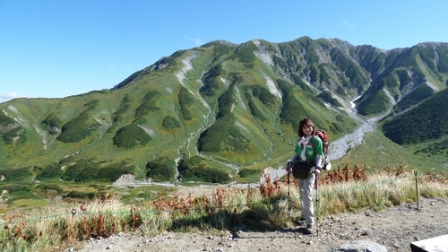 趣味は山登りとジャズを歌うこと♪普段は摩耶、六甲山などの山歩き、歌は時々ライブしてます♪数年前から北アルプスの虜です。☆