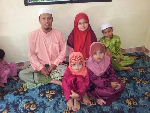 SEMOGA ALLAH MERAHMATI PERJUANGAN KITA..HIDUP PIMPINAN ULAMAK