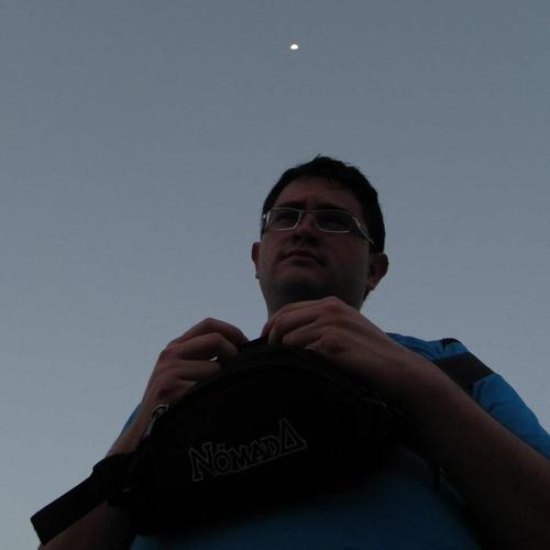 Ing Informático, Aficionado a los deportes, la música, la tecnología e informática (geek), me gusta escribir cosas graciosas e interesantes :)