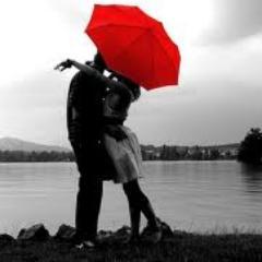 Eu quero ser o sol que te toca todas as manhas, o perfume que fica em sua pele durante o dia...
Quer ser pra sempre o seu amor, seu único e verdadeiro amor