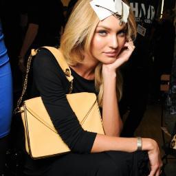 weightIess_'s profile picture. I'm struggling to live