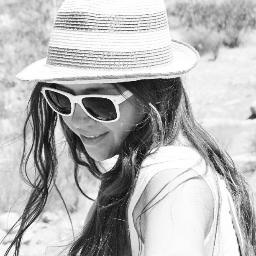 Veinticuatro años FOREVER YOUNG, publicista, amante de la fotografía y la cocina!