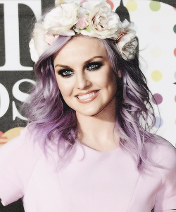 Cuenta de apoyo de Perrie Louise Edwards de @LittleMixOffic 22 de Abril DNA en España
Sigenos en la cuenta principal @LittleMixESP