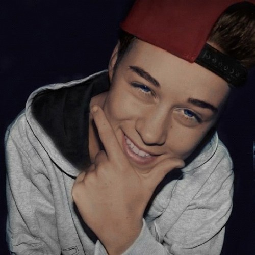 hello, my names is David ..... I'm 18 years C: