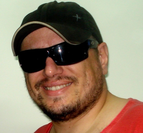 Sou casado com a Carla, pai do Vitor Gabriel, adoro futebol, Oficina g3, São Paulo fc, Detonautas...UFC.