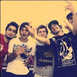 Somos um Fã Clube da @BandaTestDrive e aqui postamos frases de suas principais musicas, e noticias sobre a Banda, Follow, e curta agnt no Face (: TD ♥