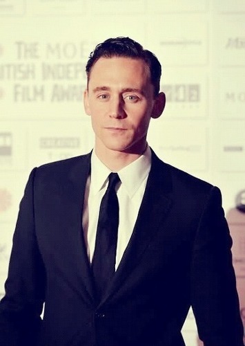 Student, Daughter, Sister, I want be a musical actress and Favorite singer Star sailor I like Tom Hiddleston 그리고 장기프로젝트 시작중