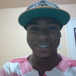 Canceriano, 17 anos, feliz ousado e filho de DEUS