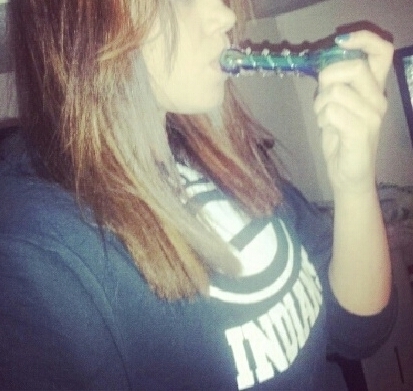 THAT_BLAZEDCHIK's profile picture. The girl that brings her own weed & rolls it too *