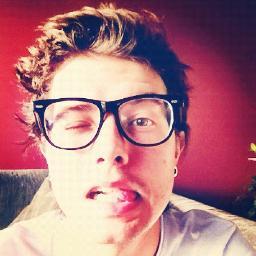 Fco dedicado ao nosso menininho @pelanzarestart | seguido pelo @EdiLanza *-* | Since: 07-04-2011 | Dona: @leeh_miojin. 2Beijooos :*