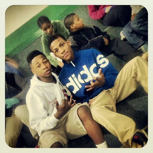 follow me and my fam @BitchsLoveZac_ @ZipLockJuwon @Suck1Round2 @tonyymontana @_RunninShit fw us Taliban bitch