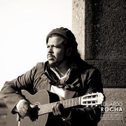 Cantor e compositor regional.
 Conquistou premiações nos mais importantes festivais do sul brasileiro. Disco II Um Certo sul pra 2012!!