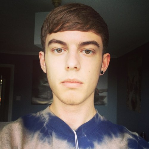 I'm an ArcticMonkeys worshiper, I also love the Beatles, Oasis, Smiths and any good music. Oh and tea, I adore tea. If you like any of these I like you :)