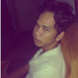 23 yrs old . love music. love [grunge] // love myFamily // 
-- smile --