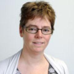 Werkt bij gemeente Eindhoven. Eigenwijs, twittert namens zichzelf. Buslijn 173, de aanhouder wint.