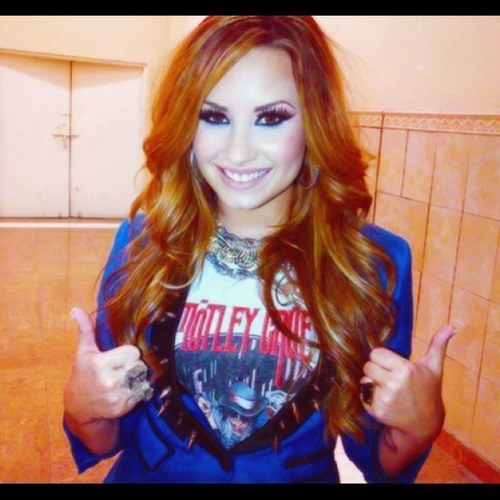 alwayslovatic24's profile picture. Always lovatic, forever with our angel Demetria.