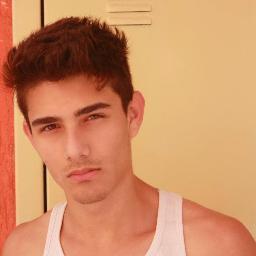 Seguidor do nosso Senhor e Salvador Jesus Cristo,16 anos,estudante o resto vc descobre perguntando :)