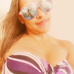 17 anos,Libriana,Equilibrada,Divertida,chocólatra, Autêntica, mt Determinada, Futura Jornalista, , apaixonada por Deus,Corinthians e família'...