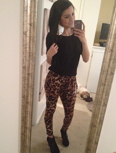 Mandy :) 22 years young. Employed. Certified makeup artist. Hardworking independent young lady with BIG dreams. Follow me ;)