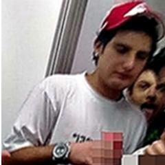 Os homens 
pensam que possuem uma mente, 
mas é a mente que os possui
Há pessoas que amam o poder, 
e outras 
que tem o poder de amar.
Bob Marley