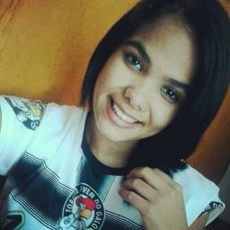 Chatta, irritaante; muui booba; caarinhosa, amo faazer noovas amiizades *-* Me #siga . Sigo todos de volta.