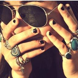 Me chamo Juliana Pedrotti, e criei o blog para me divertir e falar sobre o que eu mais amo MODA !