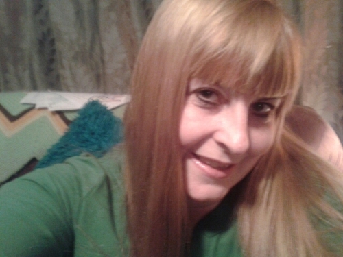Bubbly, friendly and fun Major Dallas Cowboy and Dallas Maverick fan Loves HGTV's Property Brothers
