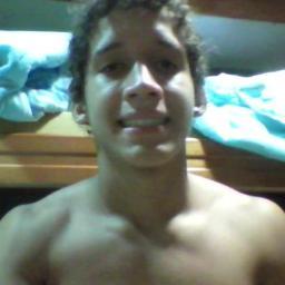 namorando a @hereislari s2 /Se estou no chão ta tranquilo para muitos o chão é o fim para mim é apenas o começo . OSSS